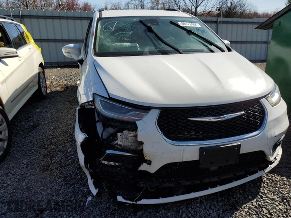 2021 Chrysler Pacifica Touring L with VIN 2C4RC1BGXMR532883, listed as a Copart auction lot 50173485 with 154,431 mi miles and Salvage Title. Bid and sale history available at DreamBid. Image 5.