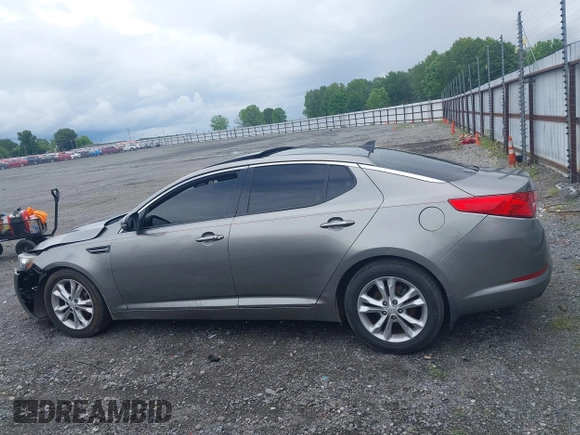 2013 Kia Optima EX z VIN 5XXGN4A78DG196728, wystawiony jako IAAI lot #42242303 z przebiegiem 164 448 mil mil oraz . Historia ofert i sprzedaży dostępna na DreamBid. Obrazek 13.