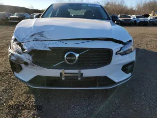 2022 Volvo S60 Momentum with VIN 7JRL12TZ2NG174152, listed as a Copart auction lot 80916494 with 42,312 mi miles and Salvage Title. Bid and sale history available at carsss.com. Image 5.