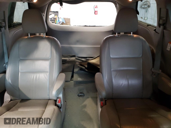 2018 Toyota Sienna XLE с VIN 5TDDZ3DC4JS208054, выставлен на аукционе Copart как лот 54902485 с пробегом 110 296 миль миль и Списание • Salvage title. История ставок и продаж доступна на DreamBid. Изображение 10.