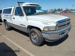 1994 Dodge 1500 z VIN 1B7HC16Z3RS695212, wystawiony jako IAAI lot #41933872 z przebiegiem 131 443 mil mil oraz . Historia ofert i sprzedaży dostępna na DreamBid. Obrazek 1.
