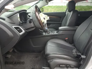 2015 GMC Terrain Denali z VIN 2GKFLZE30F6427420, wystawiony jako Copart lot #56643175 z przebiegiem 28 682 mil mil oraz Czysty tytuł • Clean title. Historia ofert i sprzedaży dostępna na DreamBid. Obrazek 7.