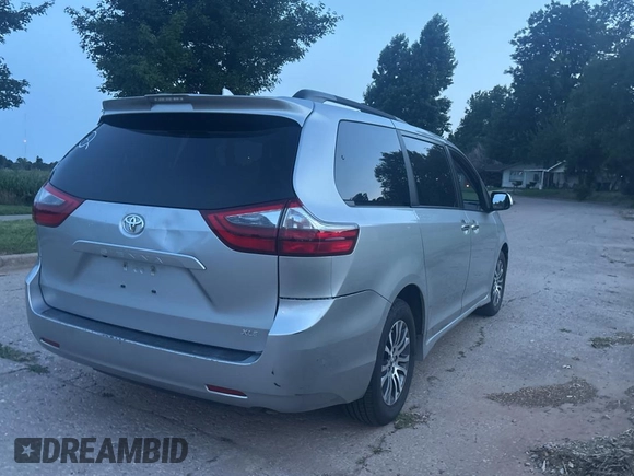 2020 Toyota Sienna XLE Auto Access Seat с VIN 5TDYZ3DC0LS030115, выставлен на аукционе Copart как лот 61694465 с пробегом 153 756 миль миль и Чистый • Clean title. История ставок и продаж доступна на DreamBid. Изображение 4.