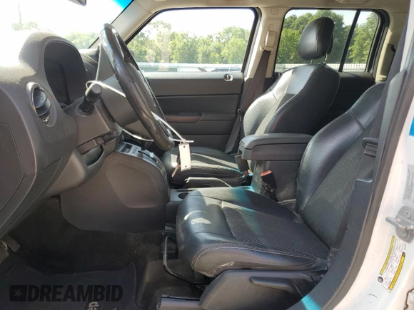 2016 Jeep Patriot Sport z VIN 1C4NJPBA3GD601892, wystawiony jako Copart lot #60680425 z przebiegiem 133 995 mil mil oraz Szkoda całkowita • Salvage title. Historia ofert i sprzedaży dostępna na DreamBid. Obrazek 7.