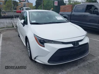 2023 Toyota Corolla LE z VIN JTDB4MEE7PJ001532, wystawiony jako IAAI lot #42073674 z przebiegiem 32 962 mil mil oraz . Historia ofert i sprzedaży dostępna na DreamBid. Obrazek 1.