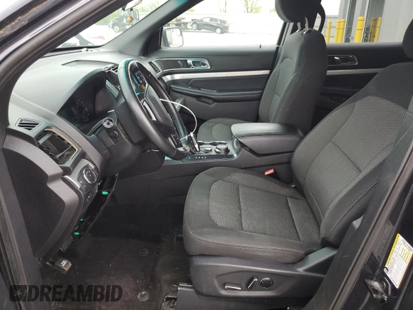 2017 Ford Explorer XLT z VIN 1FM5K8DH1HGA85833, wystawiony jako Copart lot #56557085 z przebiegiem 243 806 mil mil oraz Czysty tytuł • Clean title. Historia ofert i sprzedaży dostępna na DreamBid. Obrazek 7.