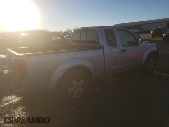 2005 Nissan Frontier SE z VIN 1N6AD06W75C445259, wystawiony jako Copart lot #88346765 z przebiegiem 126 706 mil mil oraz Szkoda całkowita • Salvage title. Historia ofert i sprzedaży dostępna na DreamBid. Obrazek 3.