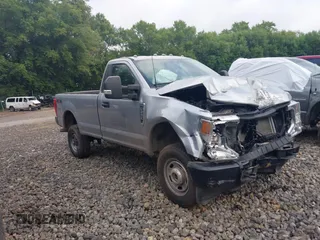 2022 Ford F-250 XL z VIN 1FTBF2B62NEF21705, wystawiony jako IAAI lot #39947332 z przebiegiem 61 110 mil mil oraz . Historia ofert i sprzedaży dostępna na DreamBid. Obrazek 1.