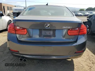 2013 BMW 3 Series 328i с VIN WBA3C1C58DF443921, выставлен на аукционе Copart как лот 52677255 с пробегом 86 949 миль миль и Списание • Salvage title. История ставок и продаж доступна на DreamBid. Изображение 6.