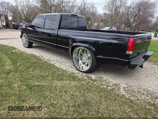 1997 GMC Sierra 3500 z VIN 1GTHC33J5VF005375, wystawiony jako IAAI lot #42298688 z przebiegiem 188 825 mil mil oraz . Historia ofert i sprzedaży dostępna na DreamBid. Obrazek 3.