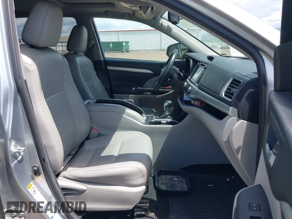 2015 Toyota Highlander XLE z VIN 5TDJKRFH9FS099780, wystawiony jako IAAI lot #42407689 z przebiegiem 159 406 mil mil oraz . Historia ofert i sprzedaży dostępna na DreamBid. Obrazek 5.