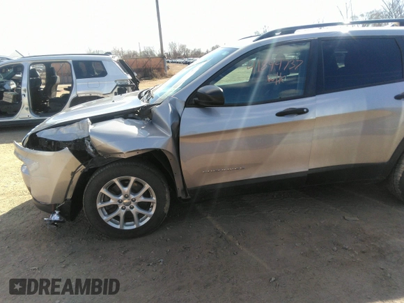 2016 Jeep Cherokee Sport z VIN 1C4PJLAB2GW346958, wystawiony jako IAAI lot #41894737 z przebiegiem 125 771 mil mil oraz . Historia ofert i sprzedaży dostępna na DreamBid. Obrazek 14.