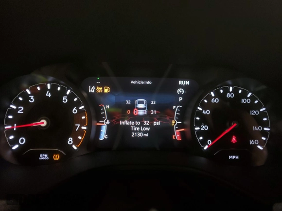 2024 Jeep Compass Latitude Lux with VIN 3C4NJDFN5RT155253, listed as a Copart auction lot 42655665 with 2,130 mi miles and Salvage title. Bid and sale history available at DreamBid. Image 9.
