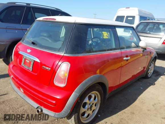 2003 MINI Hardtop z VIN WMWRC33423TC41611, wystawiony jako IAAI lot #41372223 z przebiegiem 164 522 mil mil oraz . Historia ofert i sprzedaży dostępna na DreamBid. Obrazek 4.