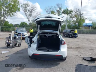 2021 Tesla Model Y Long Range z VIN 5YJYGDEE2MF200315, wystawiony jako IAAI lot #42233599 z przebiegiem 38 742 mil mil oraz . Historia ofert i sprzedaży dostępna na DreamBid. Obrazek 15.