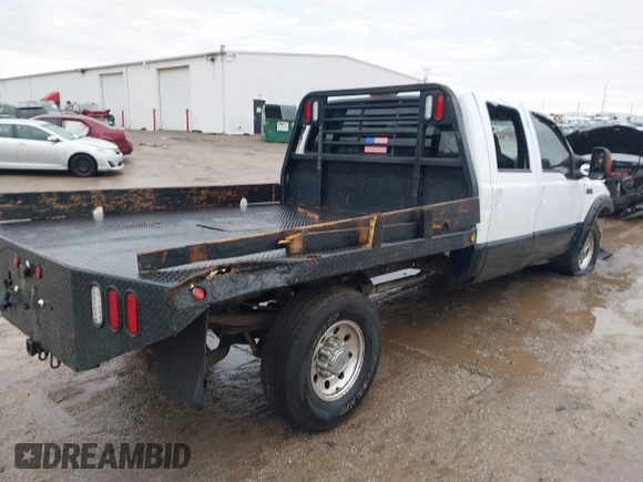 2004 Ford Super Duty F-250 XL with VIN 1FTNW21S94EB15639, listed as a IAAI auction lot 41670279 with 170,113 mi miles. Bid and sale history available at carsss.com. Image 4.