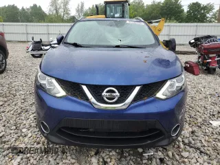 2017 Nissan Rogue SV with VIN JN1BJ1CR2HW111019, listed as a Copart auction lot 57762695 with 80,469 mi miles and Clean title. Bid and sale history available at DreamBid. Image 5.