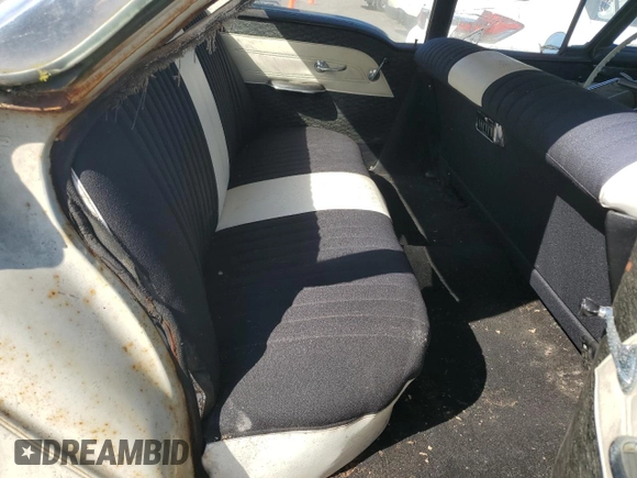1958 Oldsmobile 88 z VIN 587M54933, wystawiony jako Copart lot #53116955 z przebiegiem 71 510 mil mil oraz Czysty tytuł • Clean title. Historia ofert i sprzedaży dostępna na DreamBid. Obrazek 10.
