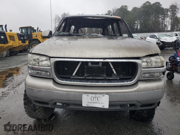 2002 GMC Yukon XL SLT with VIN 3GKEC16Z22G198396, listed as a Copart auction lot 45027875 with 0 mi miles and Salvage Title. Bid and sale history available at carsss.com. Image 5.