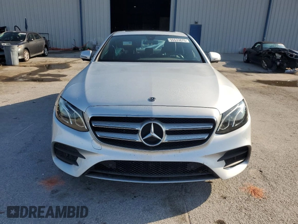 2020 Mercedes-Benz E 350 z VIN W1KZF8DB2LA828359, wystawiony jako Copart lot #55533875 z przebiegiem 120 930 mil mil oraz Szkoda całkowita • Salvage title. Historia ofert i sprzedaży dostępna na DreamBid. Obrazek 5.