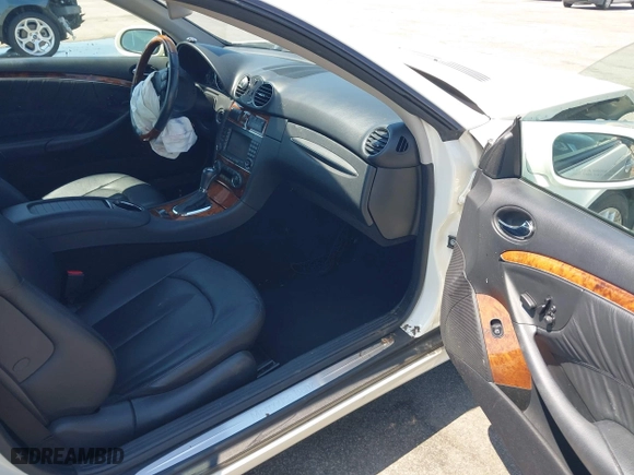 2009 Mercedes-Benz CLK-Class 3.5L with VIN WDBTK56F09T104434, listed as a IAAI auction lot 41976340 with 58,710 mi miles. Bid and sale history available at carsss.com. Image 5.