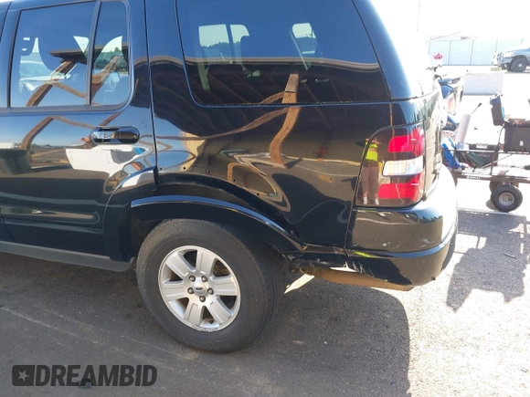 2010 Ford Explorer XLT with VIN 1FMEU7DE9AUB07613, listed as a IAAI auction lot 42146491 with 125,414 mi miles. Bid and sale history available at carsss.com. Image 6.