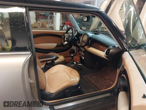 2008 MINI Hardtop with VIN WMWMF33508TU67872, listed as a IAAI auction lot 42235034 with 171,771 mi miles and . Bid and sale history available at DreamBid. Image 5.
