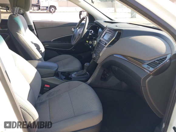 2017 Hyundai Santa Fe 2.4L z VIN 5XYZT3LB2HG383765, wystawiony jako IAAI lot #38642722 z przebiegiem 76 420 mil mil oraz . Historia ofert i sprzedaży dostępna na DreamBid. Obrazek 5.