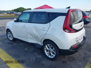 2020 Kia Soul S with VIN KNDJ23AUXL7057528, listed as a IAAI auction lot 42204152 with 85,044 mi miles and . Bid and sale history available at DreamBid. Image 3.