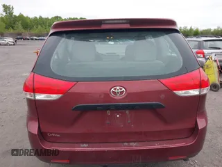 2014 Toyota Sienna L z VIN 5TDZK3DC2ES505680, wystawiony jako IAAI lot #42307763 z przebiegiem 170 628 mil mil oraz . Historia ofert i sprzedaży dostępna na DreamBid. Obrazek 16.