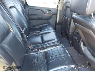 2009 Chevrolet Suburban LT w/1LT with VIN 1GNFK26309R273831, listed as a IAAI auction lot 41766177 with 999,999 mi miles. Bid and sale history available at carsss.com. Image 8.