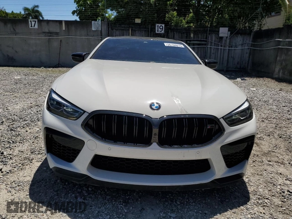 2022 BMW M8 Competition z VIN WBSAE0C06NCH19837, wystawiony jako Copart lot #56768815 z przebiegiem 27 088 mil mil oraz Szkoda całkowita • Salvage title. Historia ofert i sprzedaży dostępna na DreamBid. Obrazek 5.