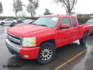2008 Chevrolet Silverado 1500 LT w/1LT with VIN 1GCEC19018Z330212, listed as a IAAI auction lot 41559488 with 296,792 mi miles. Bid and sale history available at carsss.com. Image 17.