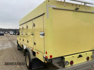 2019 Ford Econoline Commercial with VIN 1FDXE4FS3KDC07778, listed as a Copart auction lot 43640515 with 138,321 mi miles and Clean Title. Bid and sale history available at carsss.com. Image 4.
