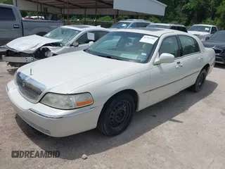 2004 Lincoln Town Car Ultimate z VIN 1LNHM83W04Y602034, wystawiony jako IAAI lot #42262561 z przebiegiem Nie podano mil oraz . Historia ofert i sprzedaży dostępna na DreamBid. Obrazek 2.