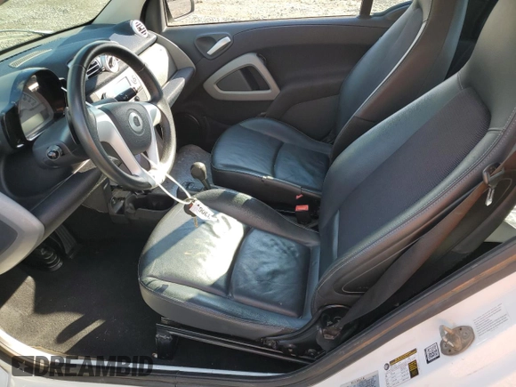 2015 Smart fortwo Passion с VIN WMEEK3BA5FK835565, выставлен на аукционе Copart как лот 76688204 с пробегом 62 674 миль миль и Списание • Salvage title. История ставок и продаж доступна на DreamBid. Изображение 7.