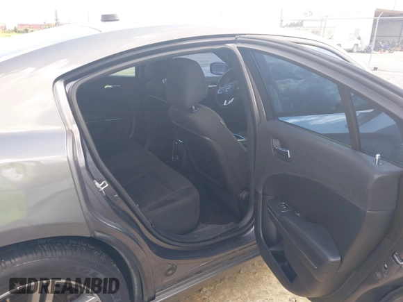 2014 Dodge Charger Police z VIN 2C3CDXAT8EH186106, wystawiony jako IAAI lot #42360605 z przebiegiem 126 794 mil mil oraz . Historia ofert i sprzedaży dostępna na DreamBid. Obrazek 8.