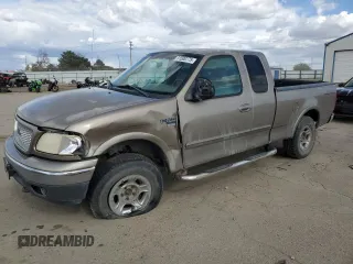 2001 Ford F-150 XL z VIN 1FTRX18L01KE64063, wystawiony jako Copart lot #51500775 z przebiegiem 326 070 mil mil oraz Szkoda całkowita • Salvage title. Historia ofert i sprzedaży dostępna na DreamBid. Obrazek 1.
