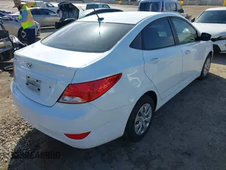2017 Hyundai Accent SE z VIN KMHCT4AE1HU339968, wystawiony jako IAAI lot #41814900 z przebiegiem 97 332 mil mil oraz . Historia ofert i sprzedaży dostępna na DreamBid. Obrazek 4.