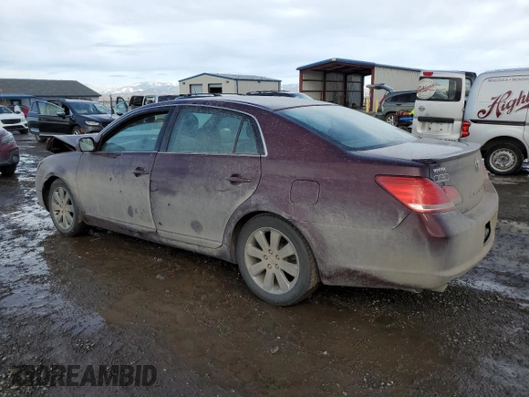 2007 Toyota Avalon XL z VIN 4T1BK36BX7U198825, wystawiony jako Copart lot #46775745 z przebiegiem 108 271 mil mil oraz Czysty tytuł • Clean title. Historia ofert i sprzedaży dostępna na DreamBid. Obrazek 2.