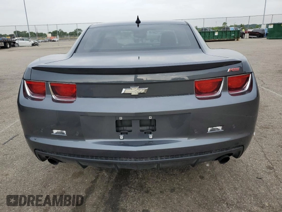 2010 Chevrolet Camaro 2LT z VIN 2G1FC1EV0A9165381, wystawiony jako Copart lot #60524125 z przebiegiem 223 056 mil mil oraz Szkoda całkowita • Salvage title. Historia ofert i sprzedaży dostępna na DreamBid. Obrazek 6.