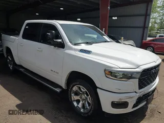 2025 Ram 1500 Big Horn z VIN 1C6RRFFG0SN576558, wystawiony jako IAAI lot #42065305 z przebiegiem 2 651 mil mil oraz . Historia ofert i sprzedaży dostępna na DreamBid. Obrazek 1.