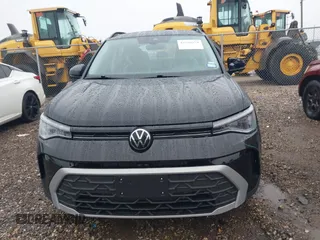 2025 Volkswagen Taos S z VIN 3VV5C7B27SM023006, wystawiony jako IAAI lot #42188274 z przebiegiem 5 375 mil mil oraz . Historia ofert i sprzedaży dostępna na DreamBid. Obrazek 12.