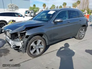 2017 Mercedes-Benz GLC with VIN WDC0G4JB0HF143195, listed as a IAAI auction lot 42004430 with 18,560 mi miles. Bid and sale history available at carsss.com. Image 20.