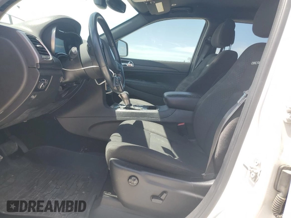 2021 Jeep Grand Cherokee Laredo X z VIN 1C4RJEAG9MC746108, wystawiony jako Copart lot #56479195 z przebiegiem 59 703 mil mil oraz Czysty tytuł • Clean title. Historia ofert i sprzedaży dostępna na DreamBid. Obrazek 7.
