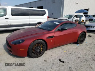 2009 Aston Martin Vantage z VIN SCFBF03C29GC12436, wystawiony jako Copart lot #55039345 z przebiegiem Nie podano mil oraz Tytuł czysty. Historia ofert i sprzedaży dostępna na DreamBid. Obrazek 1.