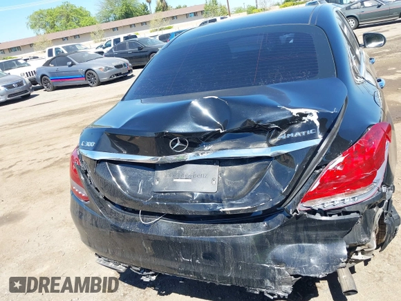 2018 Mercedes-Benz C 300 z VIN 55SWF4KB3JU234505, wystawiony jako IAAI lot #41871944 z przebiegiem 46 454 mil mil oraz . Historia ofert i sprzedaży dostępna na DreamBid. Obrazek 17.