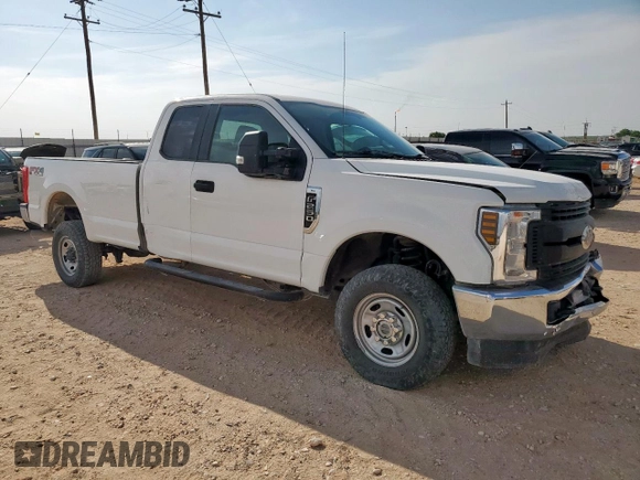 2019 Ford F-250 XL z VIN 1FT7X2B60KEG23826, wystawiony jako Copart lot #57651295 z przebiegiem 77 803 mil mil oraz Szkoda całkowita • Salvage title. Historia ofert i sprzedaży dostępna na DreamBid. Obrazek 4.