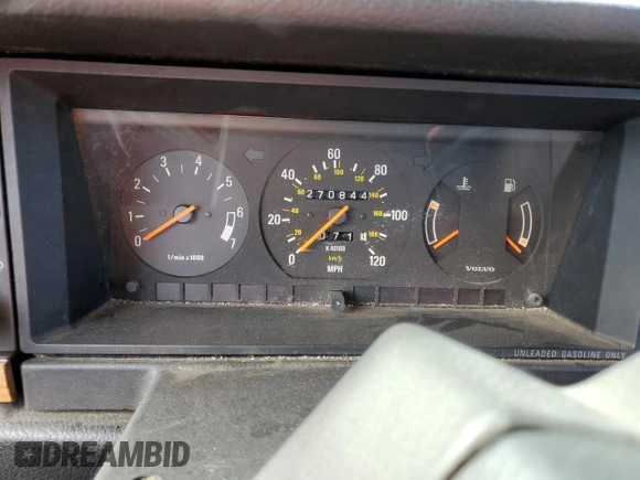 1993 Volvo 240 z VIN YV1AS8801P1487953, wystawiony jako Copart lot #77392634 z przebiegiem 270 844 mil mil oraz Szkody całkowita. Historia ofert i sprzedaży dostępna na DreamBid. Obrazek 9.