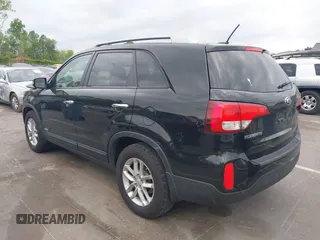 2015 Kia Sorento LX with VIN 5XYKTDA63FG570085, listed as a IAAI auction lot 42031786 with 181,652 mi miles and . Bid and sale history available at DreamBid. Image 3.